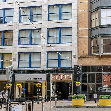 Frontdesk 2063 East 4Th Street Apts Downtown Cleveland Apartamento Exterior foto